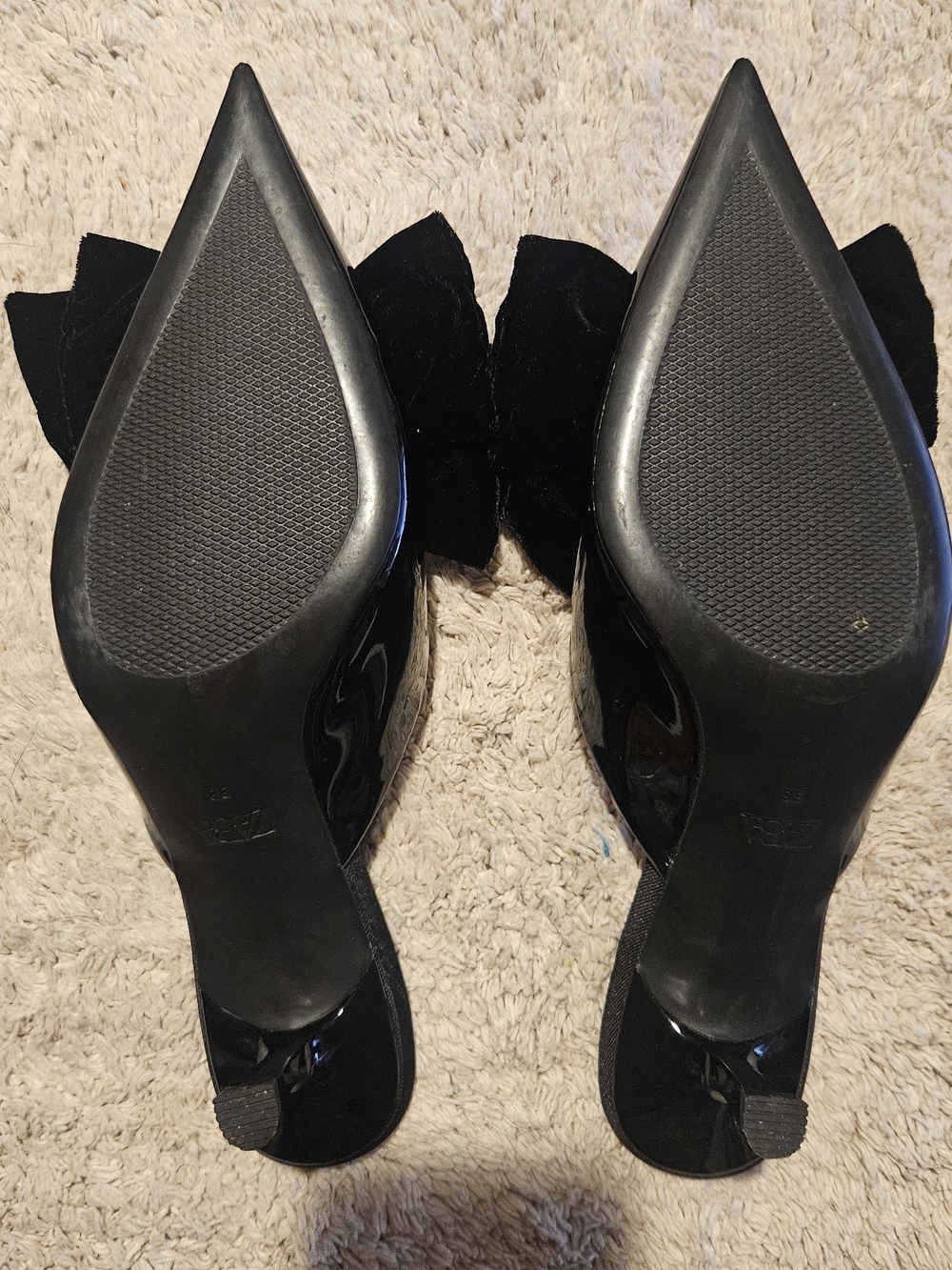 Zara Black Pointed-Toe Patent Mules with Velvet Bow - Picture 4 of 4